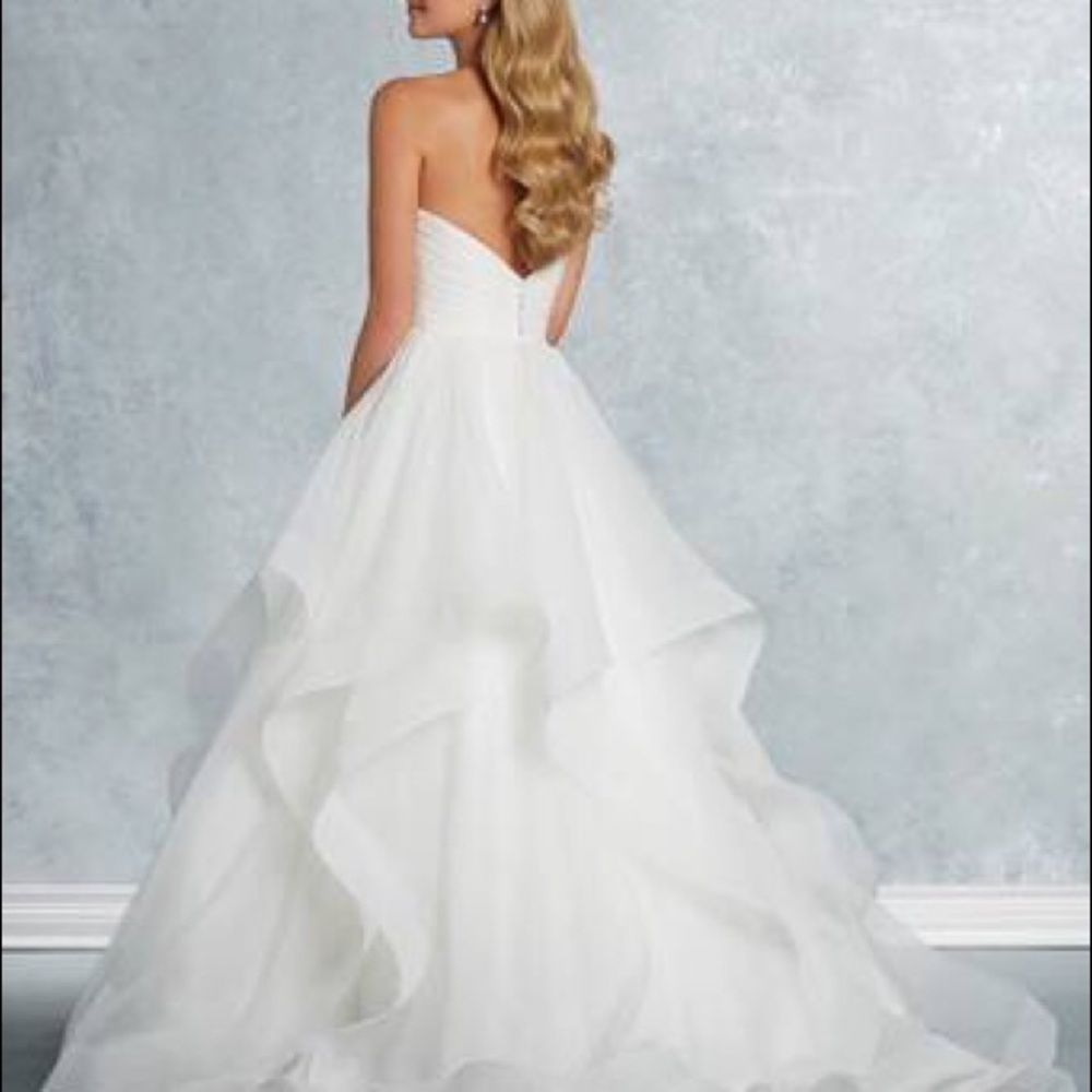 Alfred Angelo Wedding Dress - Picture 3 of 4